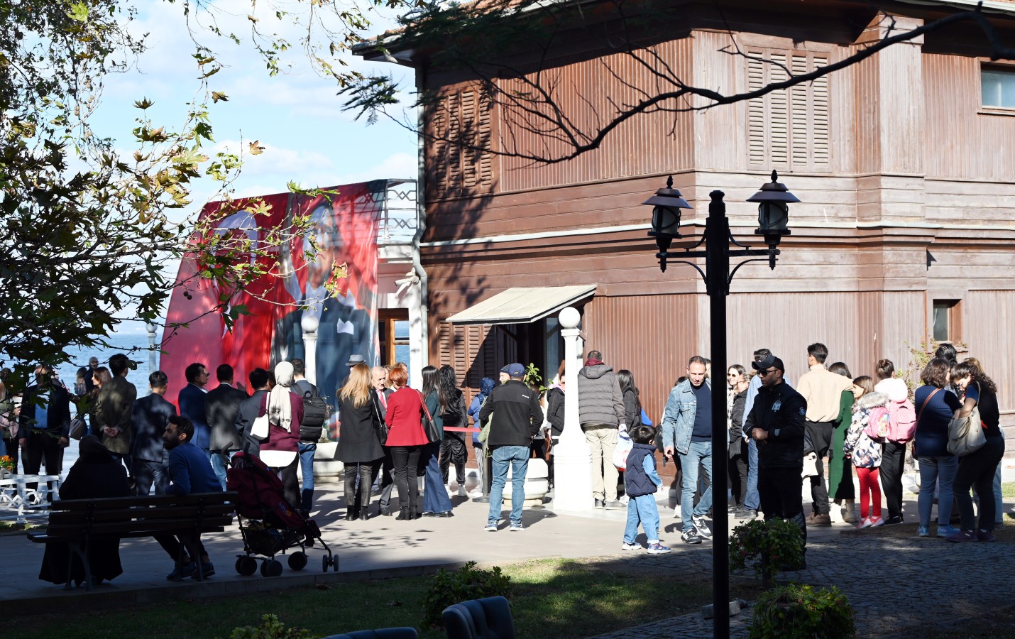 10 KASIM’DA YÜRÜYEN KÖŞK’E YOĞUN İLGİ