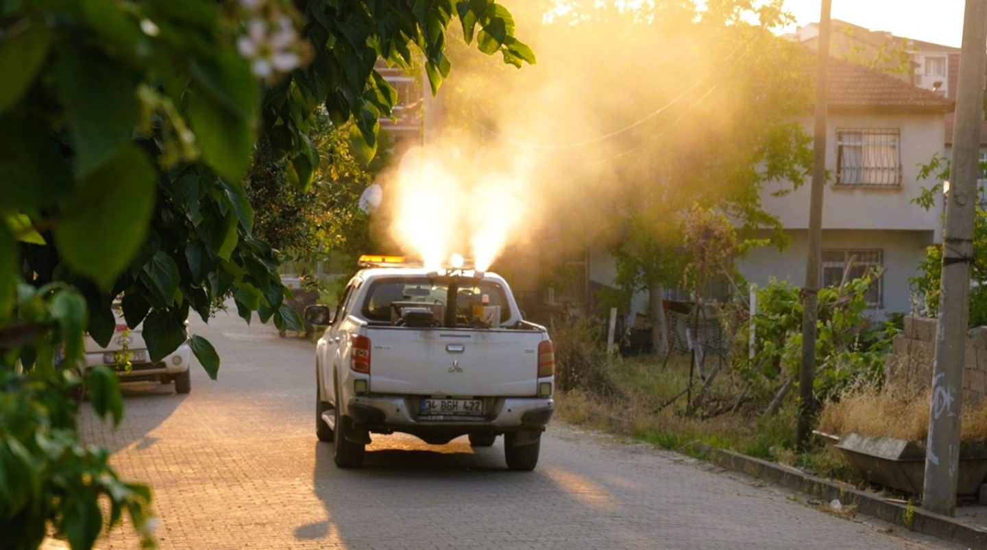 14 MAHALLEDE İLAÇLAMA ÇALIŞMALARI ARALIKSIZ DEVAM EDİYOR