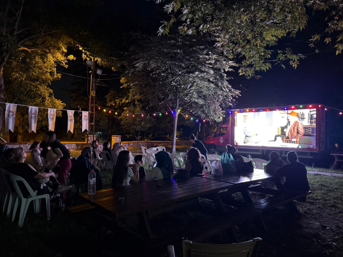 AÇIK HAVADA SİNEMANIN İLK KÖY DURAĞI SOĞUCAK OLDU