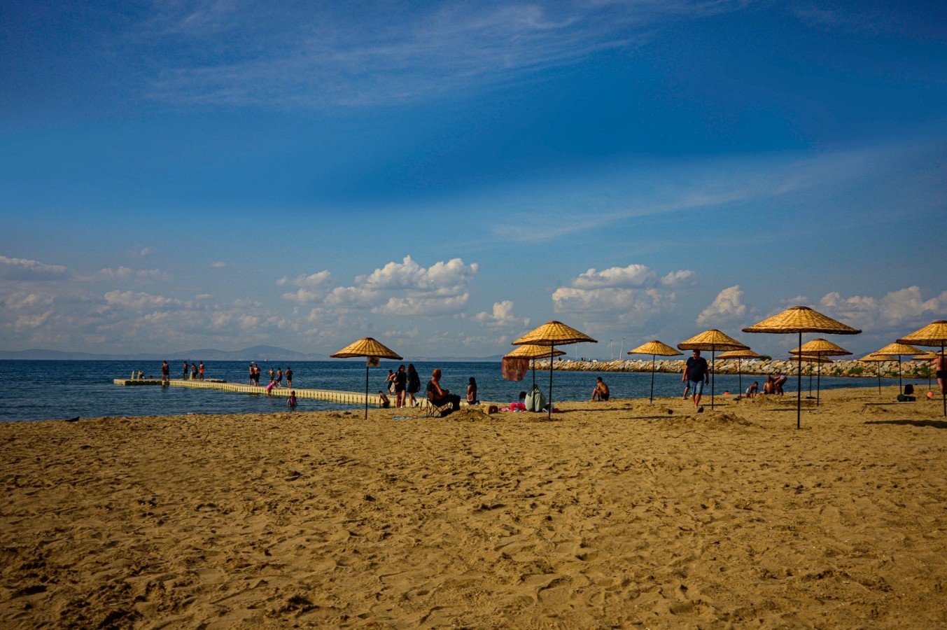 AKASYA PLAJI’NDA KAPSAMLI TEMİZLİK VE YENİLEME ÇALIŞMASI YAPILDI