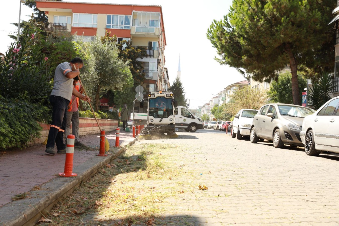 BAHÇELİEVLER MAHALLESİNDE TEMİZLİK ÇALIŞMASI YAPILDI