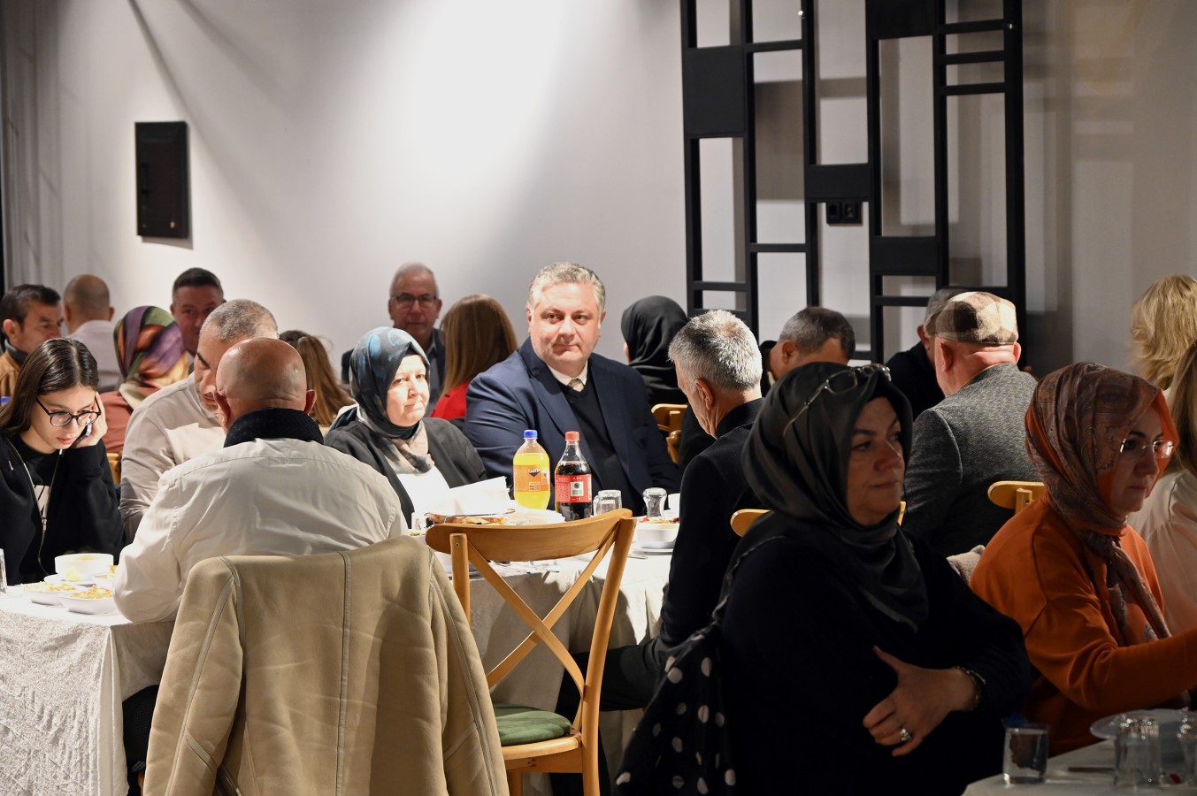 BAŞKAN GÜREL MUHTARLAR VE AİLELERİYLE İFTARDA BULUŞTU