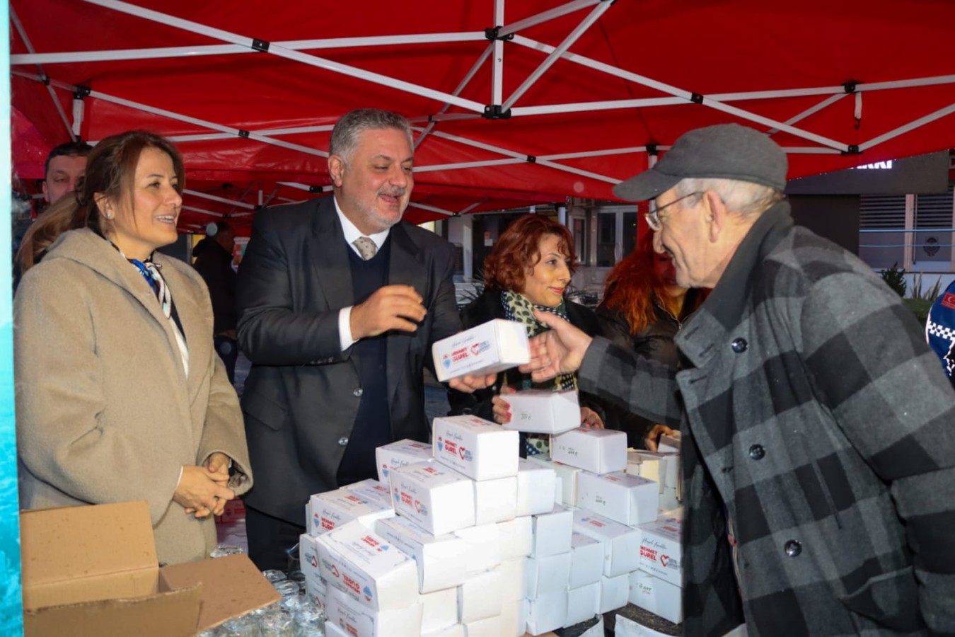 BAŞKAN GÜREL REGAİB KANDİLİ’NDE VATANDAŞLARLA BİR ARAYA GELDİ