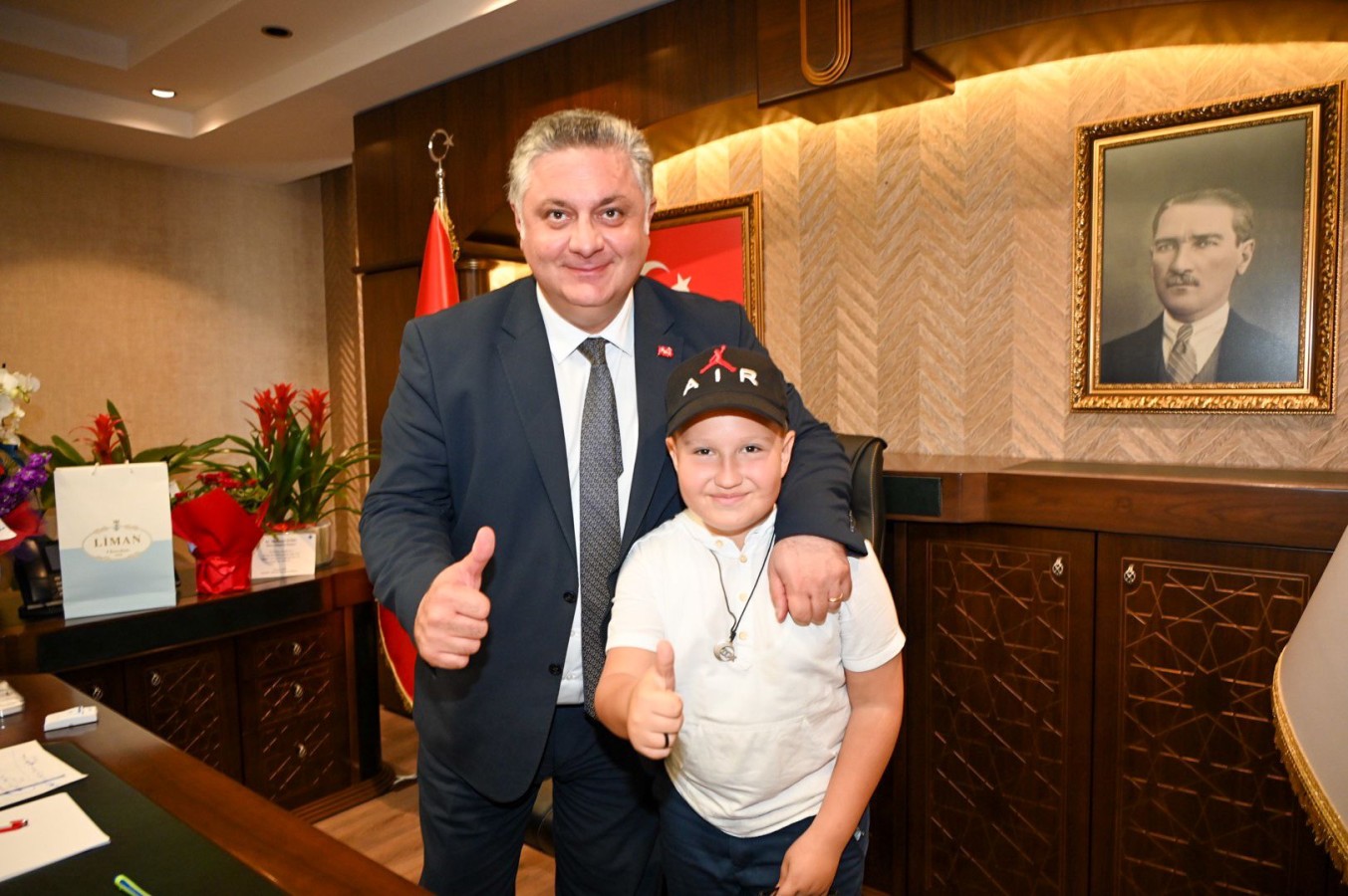 BAŞKAN MEHMET GÜREL TEBRİKLERİ KABUL ETTİ