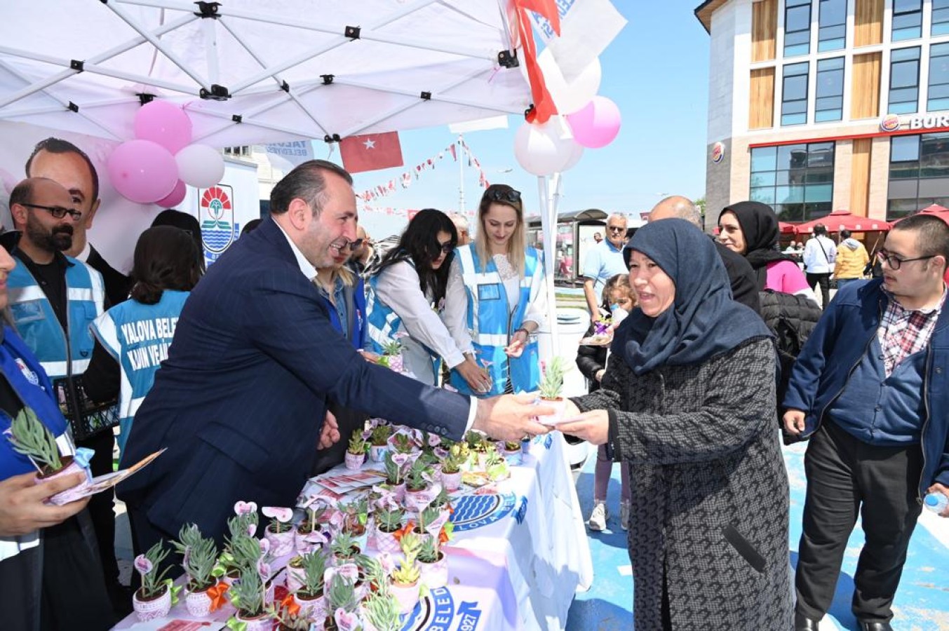 BAŞKAN MUSTAFA TUTUK ANNELERİ UNUTMADI