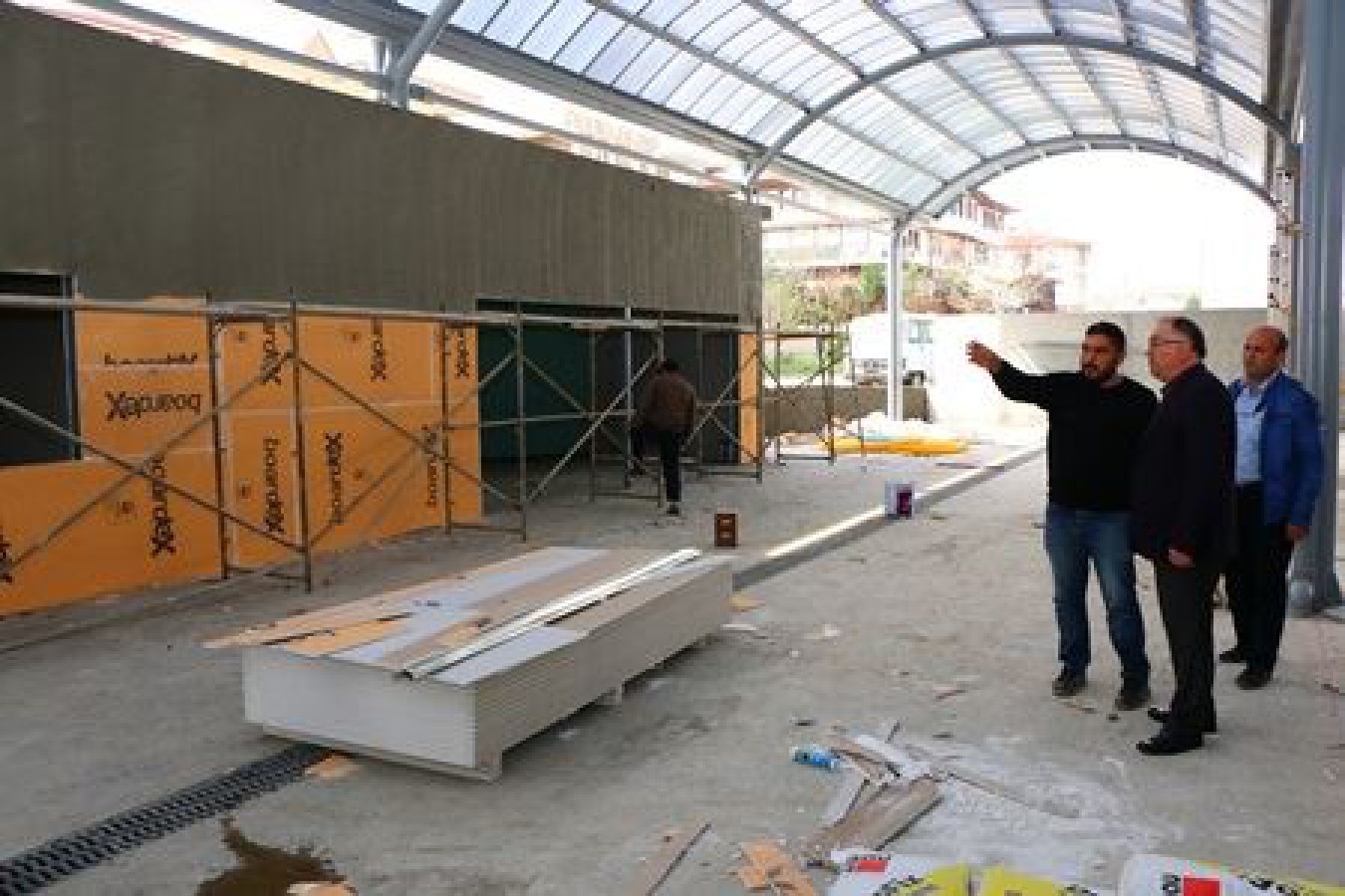 BAŞKAN SALMAN 2. KAPALI PAZARYERİNİ ZİYARET ETTİ