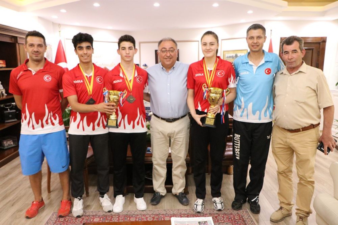 BAŞKAN SALMAN DERECEYE GİREN SPORCULARI MİSAFİR ETTİ