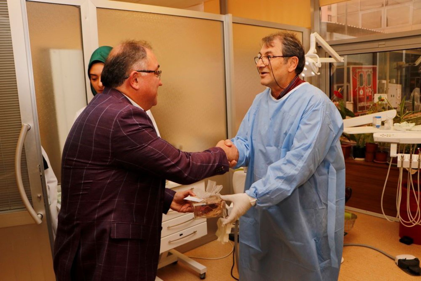 BAŞKAN SALMAN, DİŞ HEKİMLERİNİN GÜNÜNÜ KUTLADI