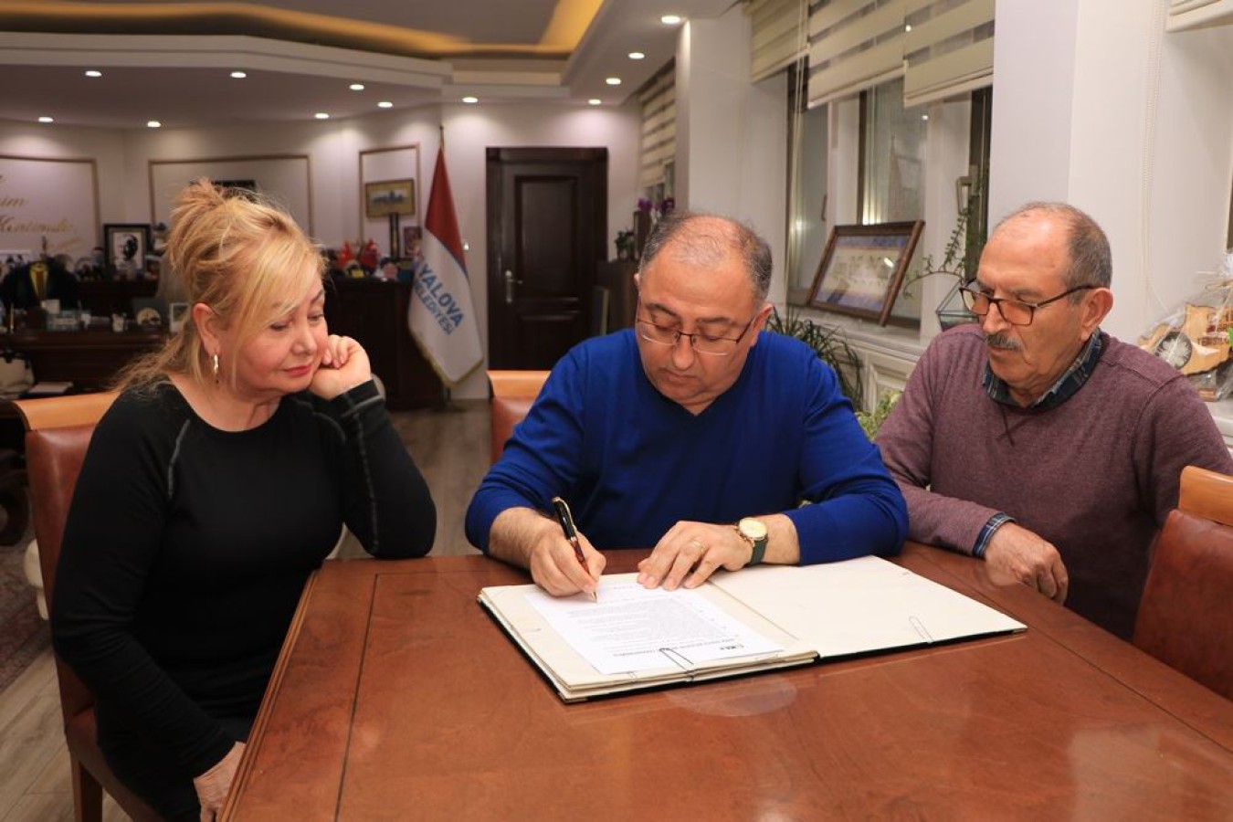 BAŞKAN SALMAN DOĞA DOSTU TAAHHÜTNAMESİNİ İMZALADI