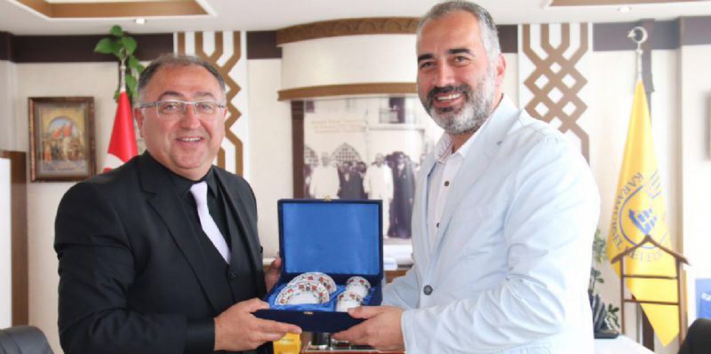 BAŞKAN SALMAN, KARAMÜRSEL BELEDİYE BAŞKANI YILDIRIM’I ZİYARET ETTİ