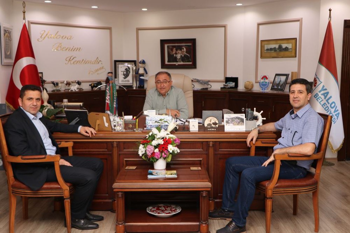 BAŞKAN SALMAN KONUKLARINI AĞIRLADI