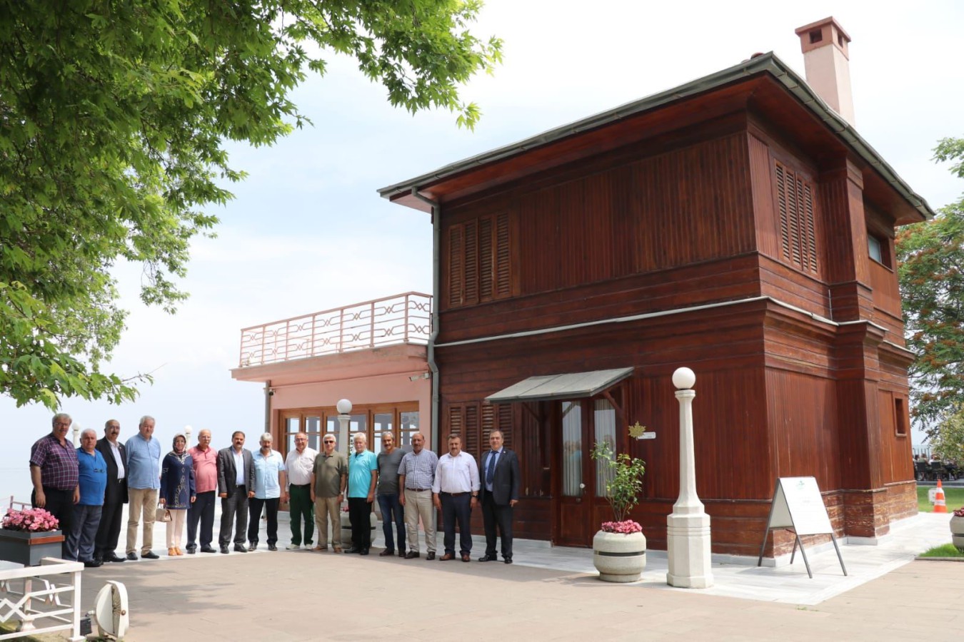 BAŞKAN SALMAN MAHALLE KOMİTELERİ HAKKINDA MUHTARLARI BİLGİLENDİRDİ