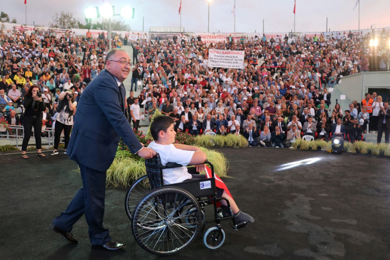 BAŞKAN SALMAN, ‘ONLAR BİZİM ÖZEL İNSANLARIMIZ’