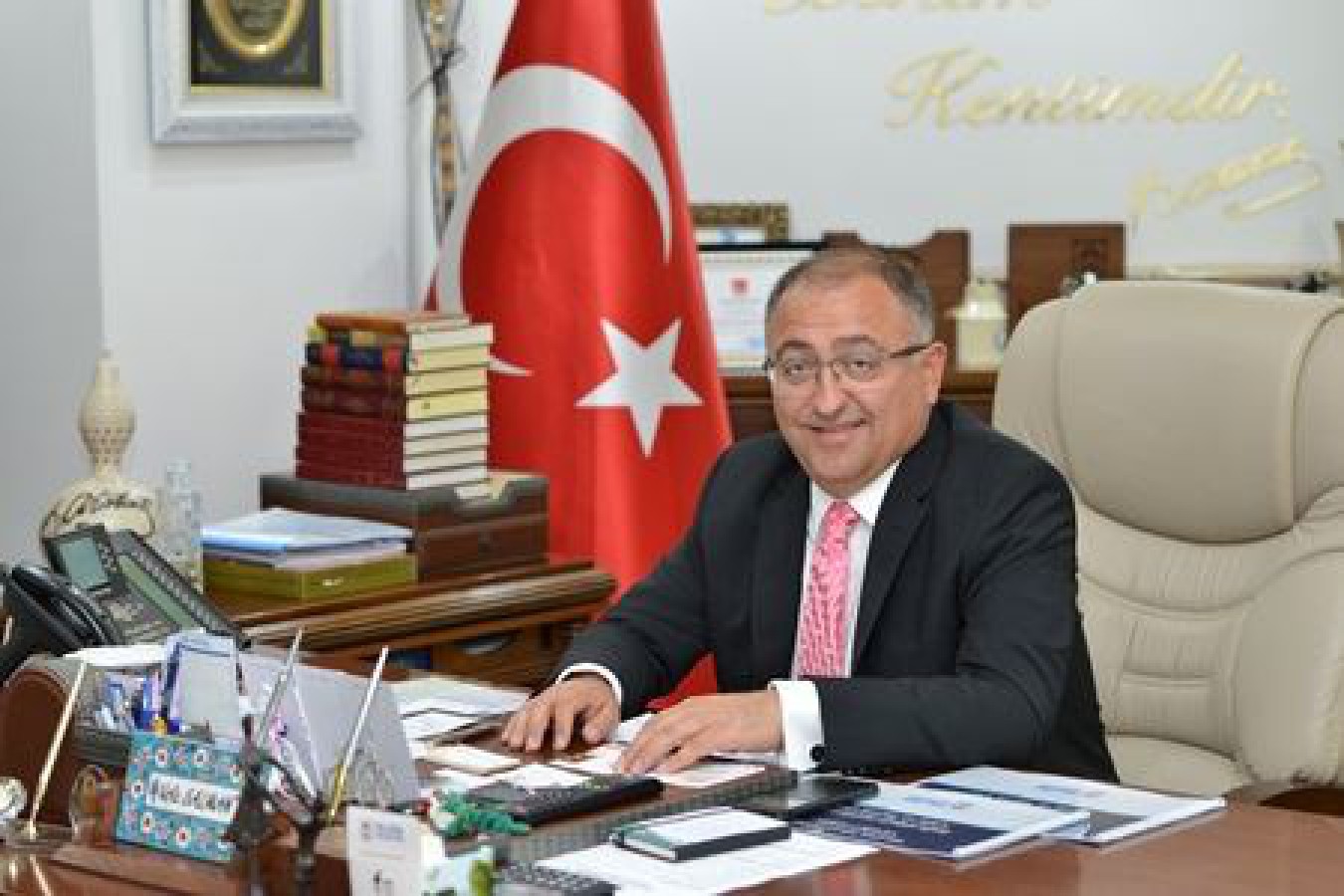 BAŞKAN SALMAN, “TÜM EMEKÇİLERİN BAYRAMI KUTLU OLSUN”