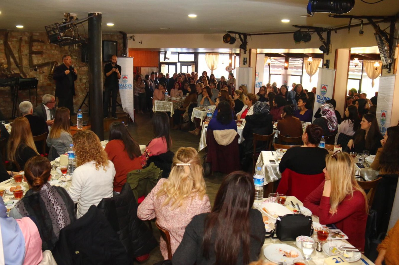 BAŞKAN SALMAN’DAN BELEDİYE PERSONELİNE 8 MART JESTİ