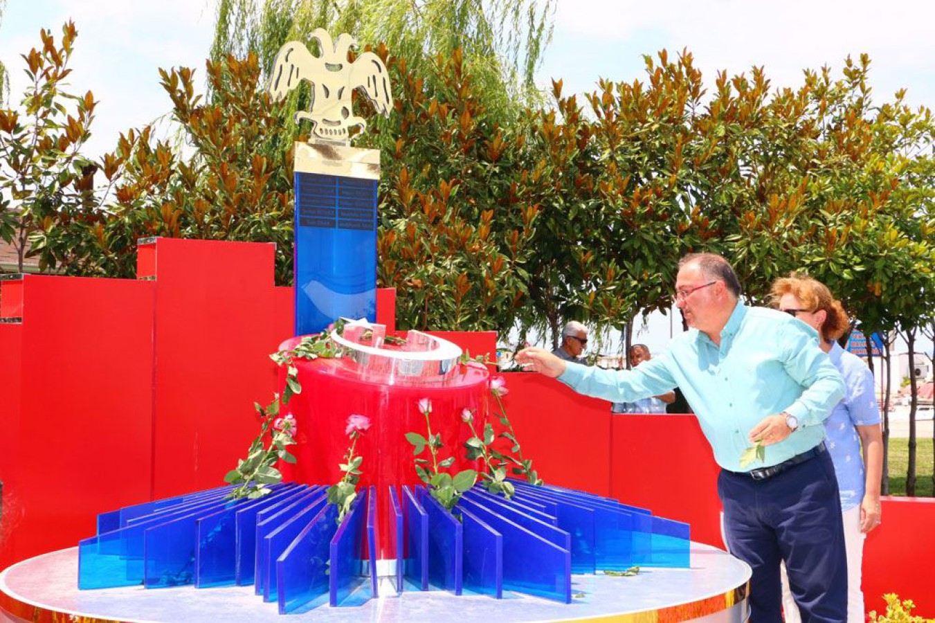 BAŞKAN SALMAN’DAN ŞEHİT ANITLARINA ZİYARET