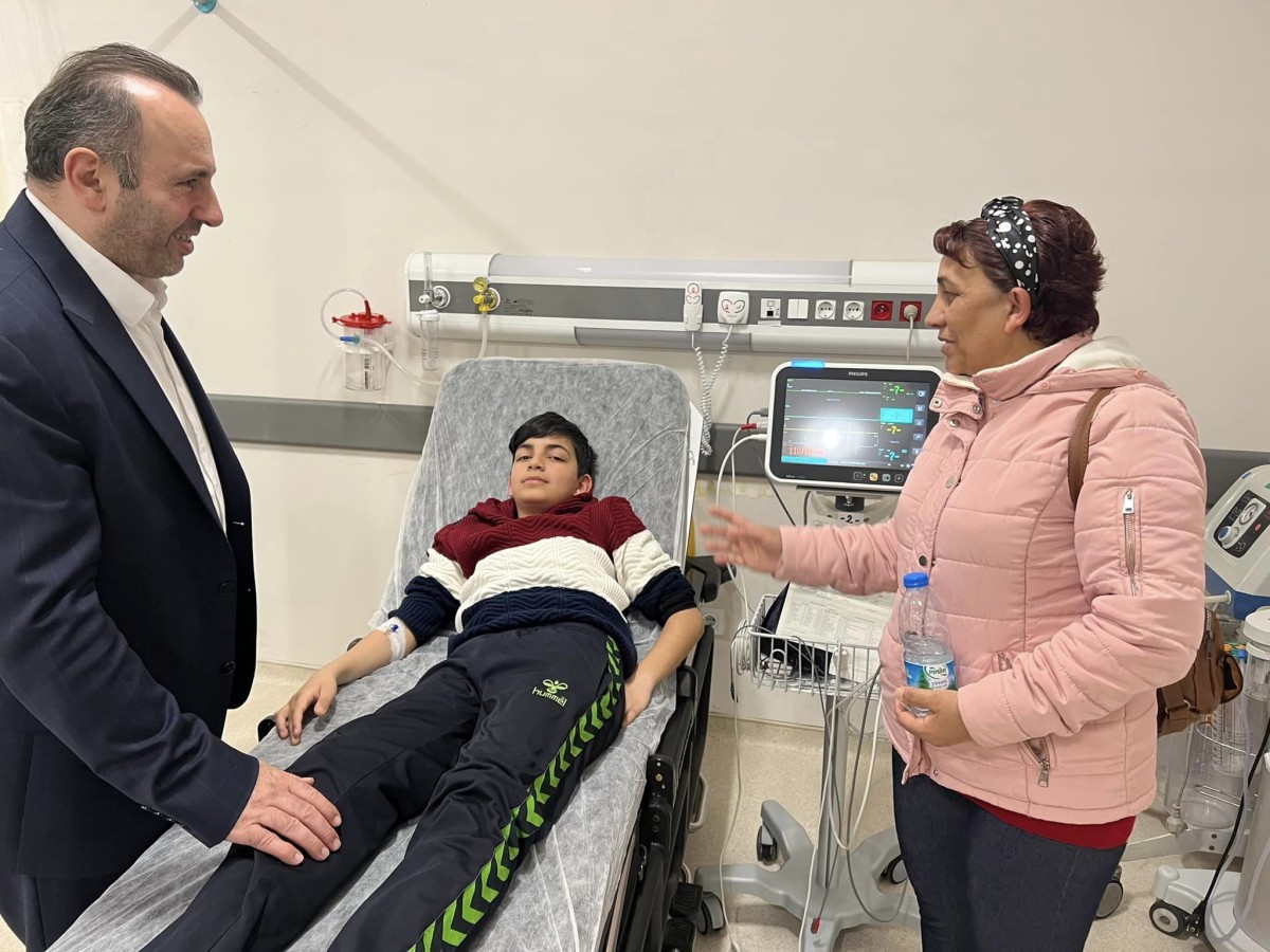 BAŞKAN TUTUK ACİL SERVİSTE BULUNAN HASTALARI ZİYARET ETTİ