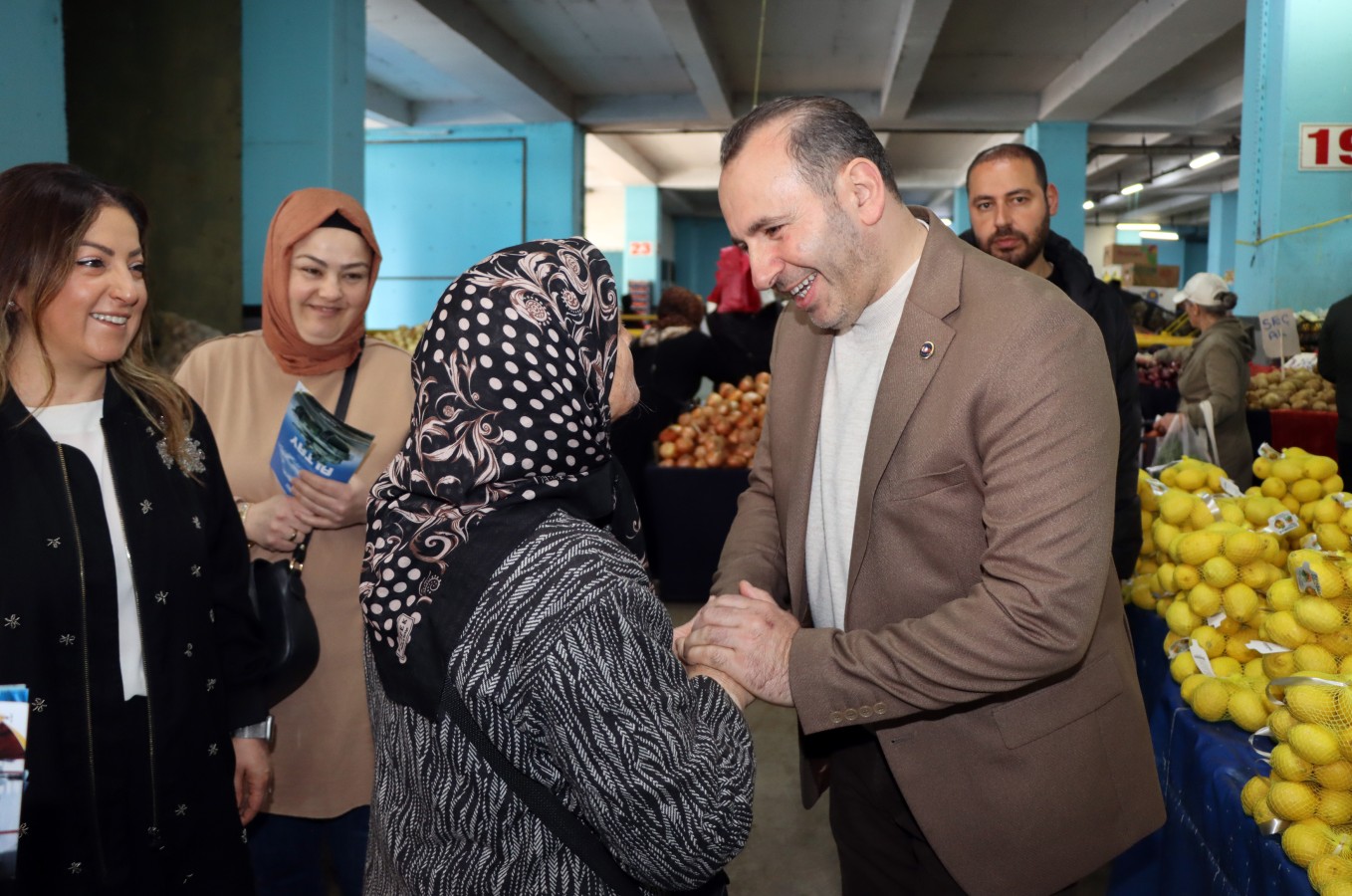 BAŞKAN TUTUK, CUMARTESİ PAZARIN’NDA
