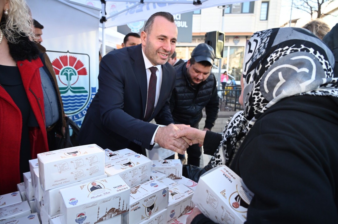     BAŞKAN TUTUK, KANDİL SİMİDİ VE LOKUM İKRAMINDA BULUNDU