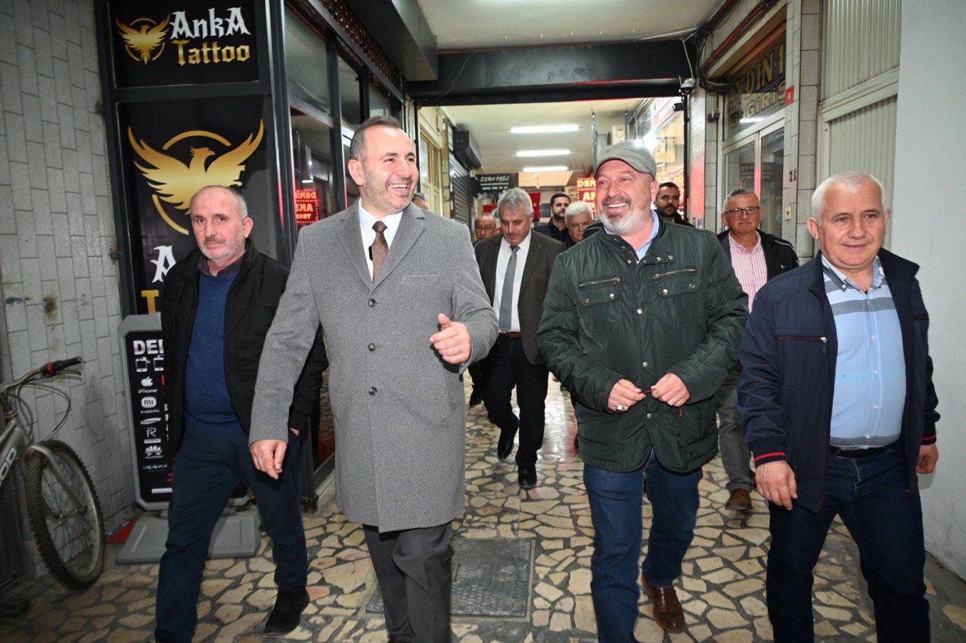 BAŞKAN TUTUK ŞEHRİ KARIŞ KARIŞ DOLAŞIYOR