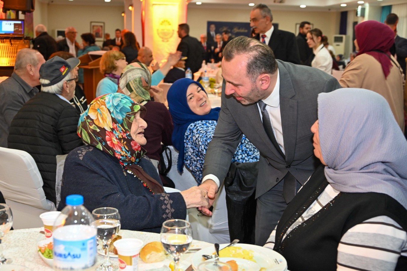 BAŞKAN TUTUK’TAN İLK İFTAR GAZİLER VE ŞEHİT AİLELERİNE