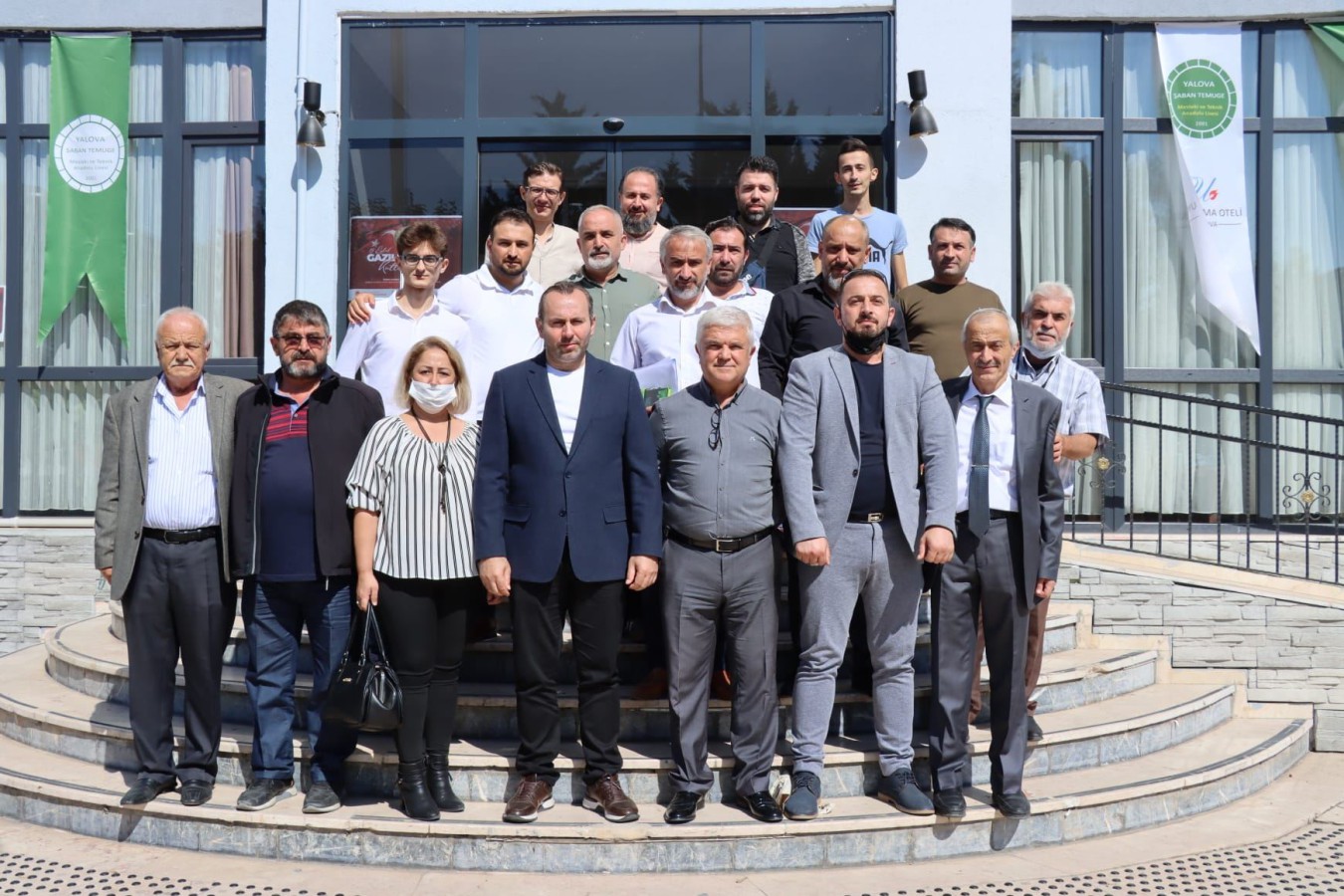 BAŞKAN VEKİLİ TUTUK BERBERLER VE KUAFÖRLER ODASI ÜYELERİYLE BULUŞTU