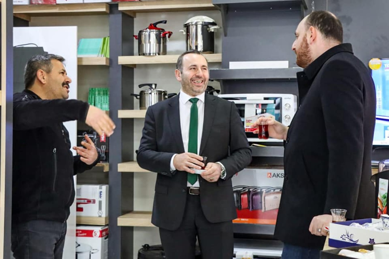 BAŞKAN VEKİLİ TUTUK ESNAF ZİYARETLERİNE DEVAM EDİYOR