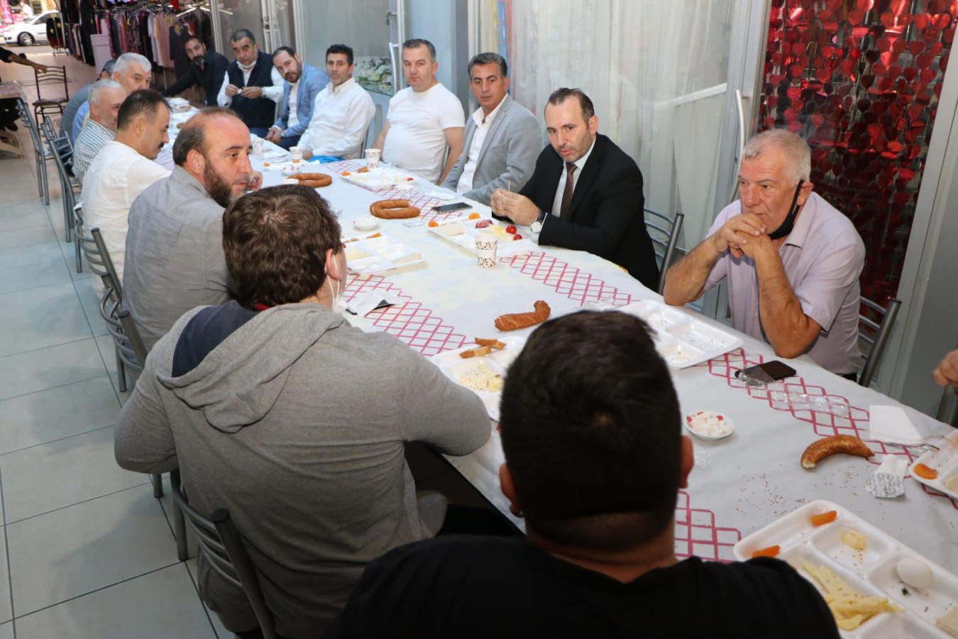 BAŞKAN VEKİLİ TUTUK ESNAFLARLA KAHVALTIDA BULUŞTU