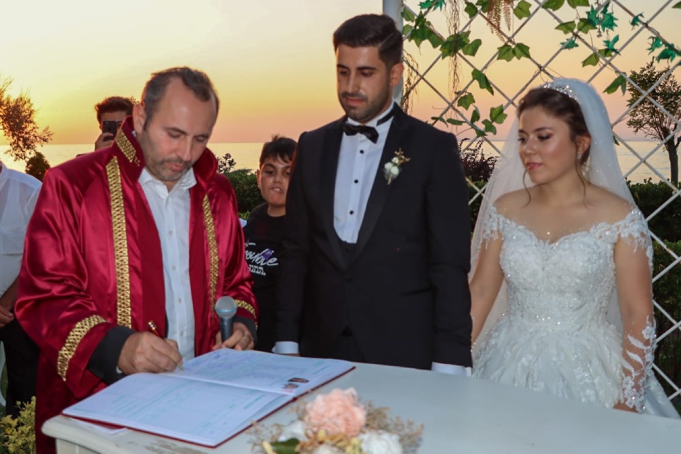 BAŞKAN VEKİLİ TUTUK HAFTA SONLARINDA DA HEMŞEHRİLERİNİN YANINDA