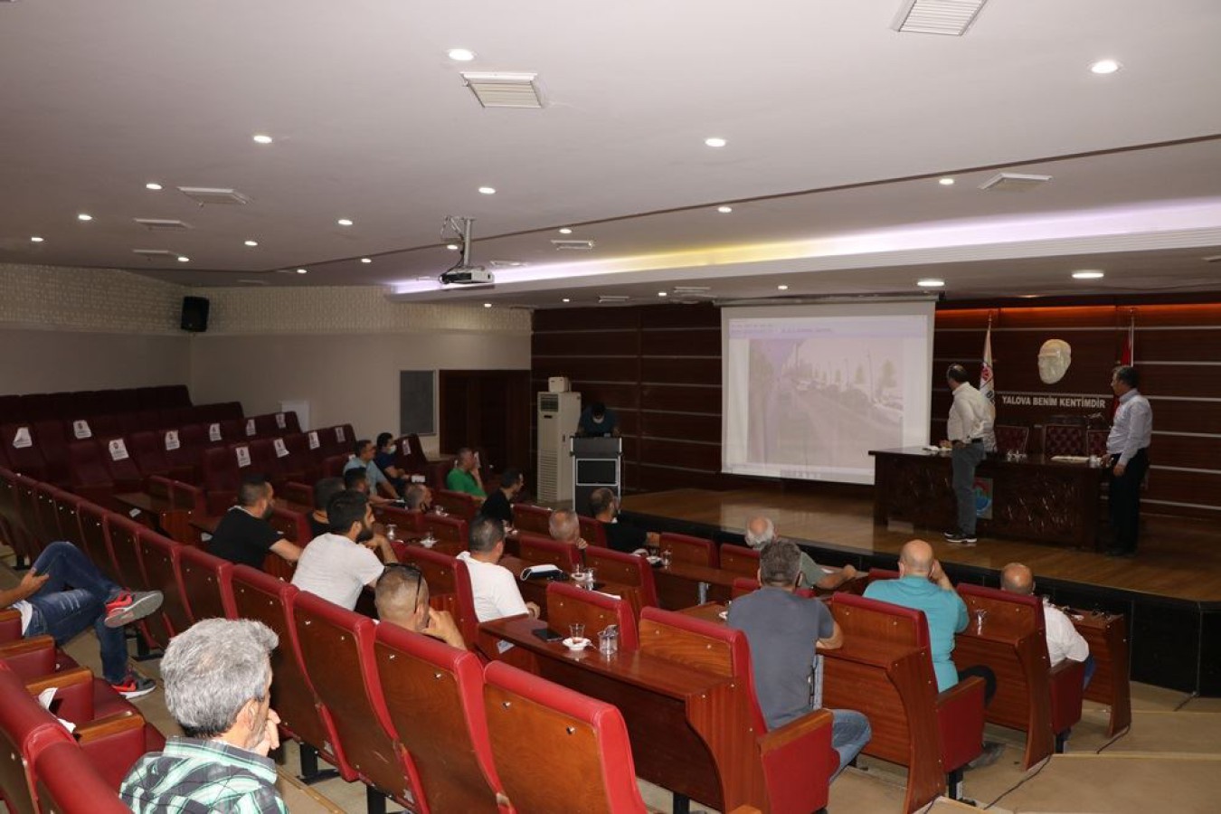 BAŞKAN VEKİLİ TUTUK İSTANBUL CADDESİ ESNAFIYLA BULUŞTU