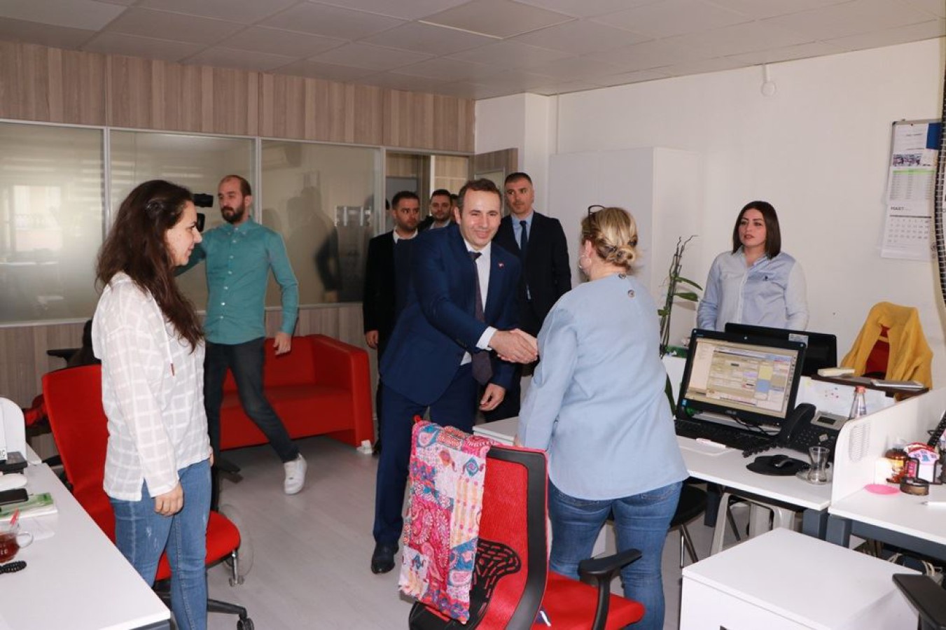 BAŞKAN VEKİLİ TUTUK, MESAİSİNE PERSONELLERE KOLAYLIKLAR DİLEYEREK BAŞLADI