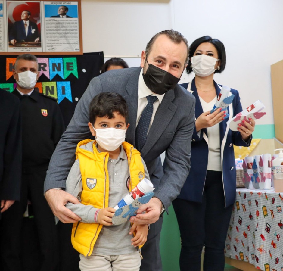 BAŞKAN VEKİLİ TUTUK, ÖĞRENCİLERE KARNELERİNİ DAĞITTI