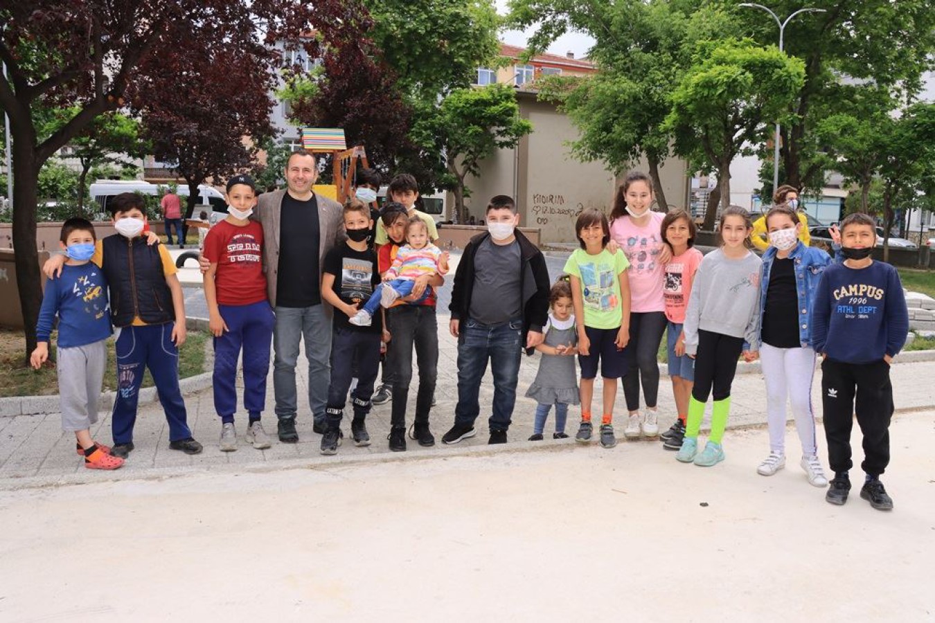 BAŞKAN VEKİLİ TUTUK, YAPIMI TAMAMLANAN ÇOCUK PARKLARINI ZİYARET ETTİ