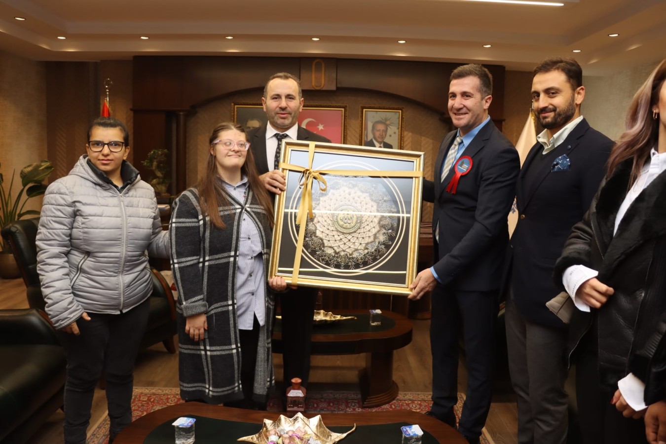 BAŞKAN VEKİLİ TUTUK’A ÖZEL BİREYLERDEN ÖZEL HEDİYE