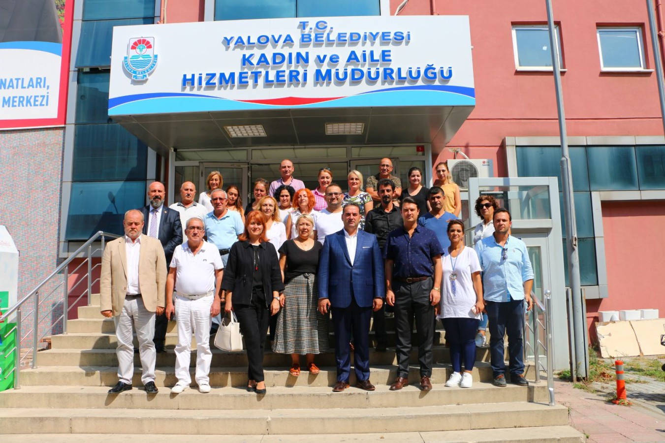 BAŞKAN YARDIMCILARI KADIN VE AİLE HİZMETLERİ MÜDÜRLÜĞÜNÜ ZİYARET ETTİ