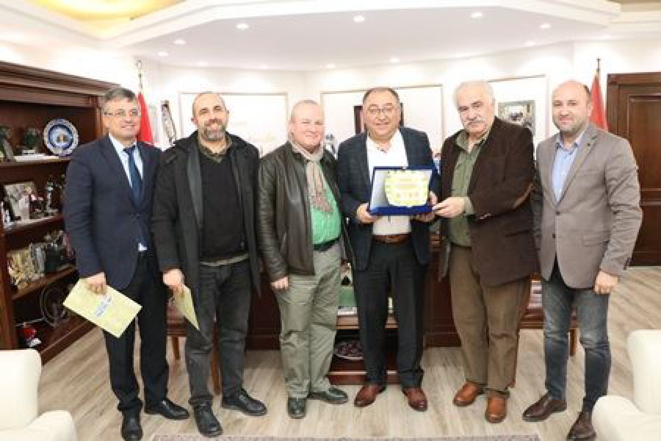 BAŞKANLAR’DAN BAŞKAN SALMAN’A TEŞEKKÜR PLAKETİ