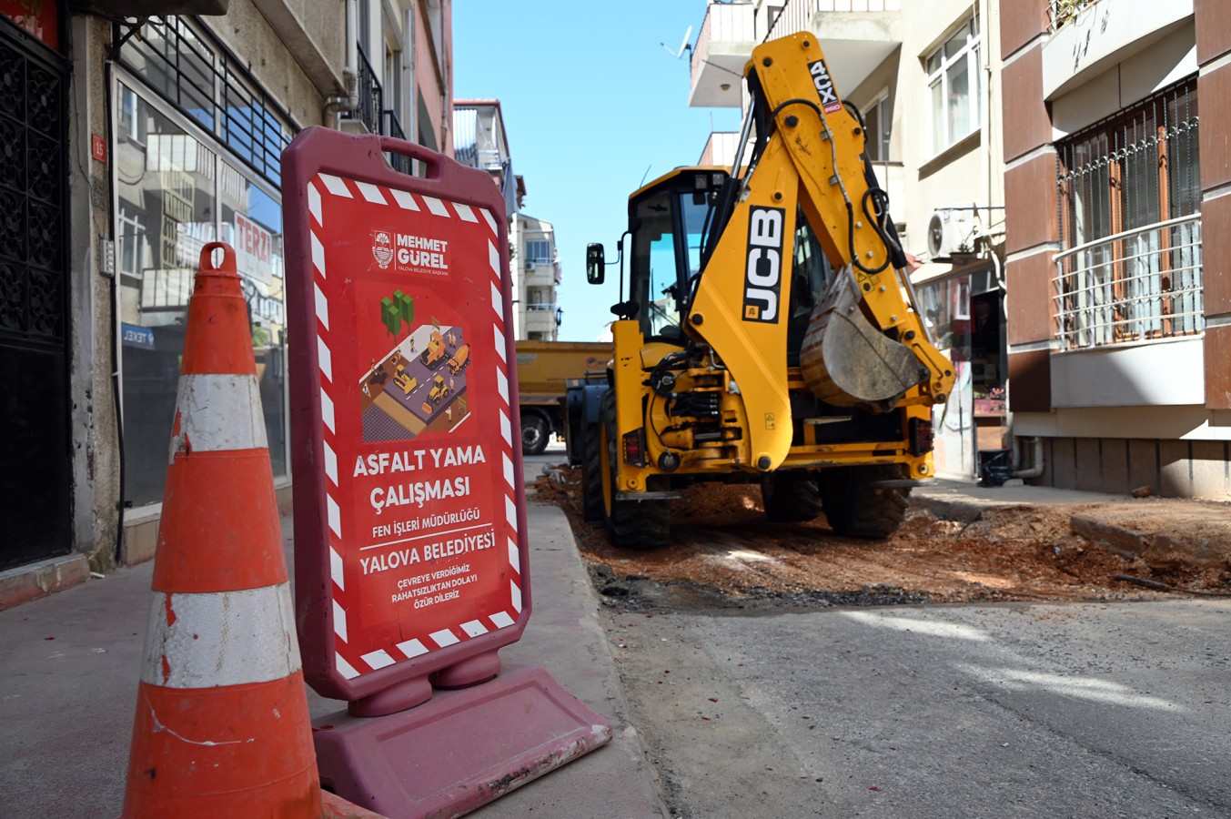 BELEDİYEMİZİN ASFALT YAMA ÇALIŞMALARI DEVAM EDİYOR