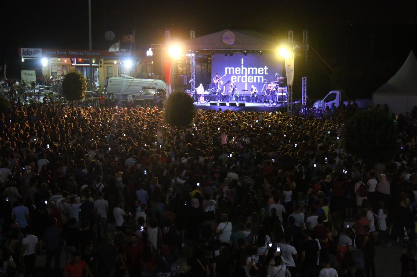 BİNLERCE YALOVALI MEHMET ERDEM’LE COŞTU