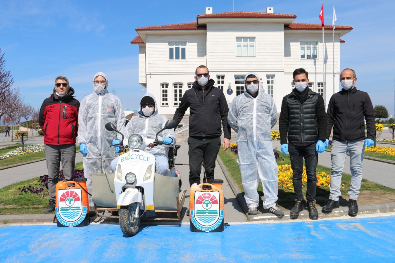 BİR ALKIŞTA 24 SAAT MESAİDE OLAN İLAÇLAMA EKİPLERİMİZE