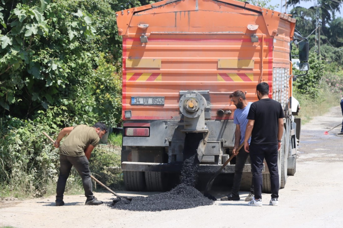 BOZUK CADDE VE SOKAKLAR ONARILIYOR