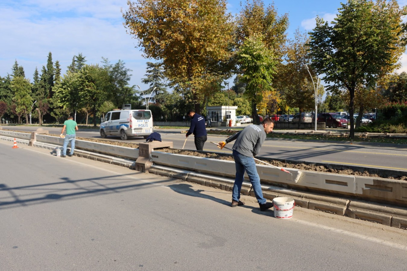 CENGİZ KOÇAL CADDESİ ORTA REFÜJÜNDE ÇALIŞMALAR BAŞLADI