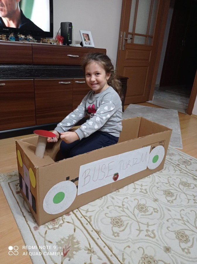 ÇOCUKLAR EĞLENEREK AKTİVİTELERİNİ SÜRDÜRÜYOR