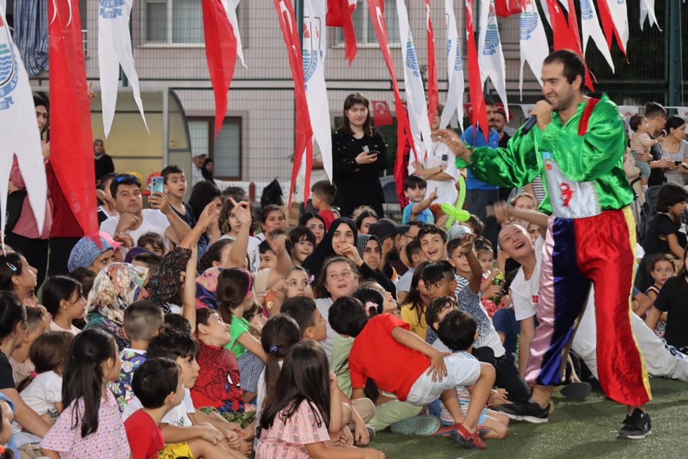 ÇOCUKLAR HAFTA SONU ÇOK MUTLU