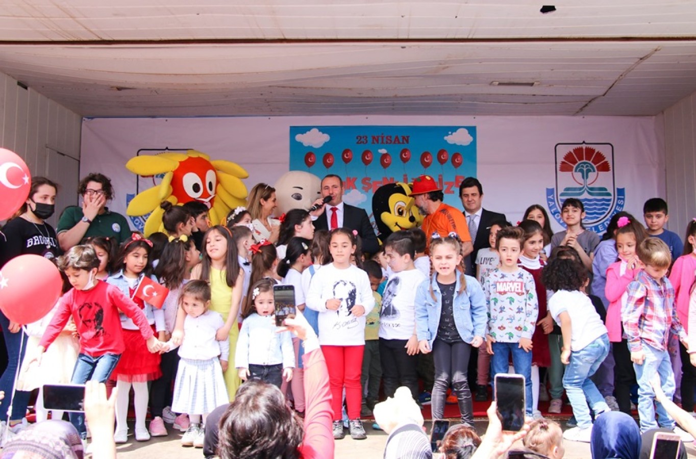 ÇOCUKLAR YALOVA BELEDİYESİ ETKİNLİKLERİYLE GÖNÜLLERİNCE EĞLENDİ