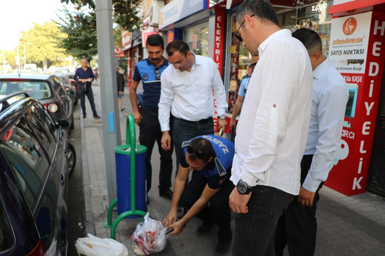 ÇÖP ÇIKARMA SAATİNE UYMAYAN ENSAF VE APARTMAN SAKİNLERİ UYARILDI