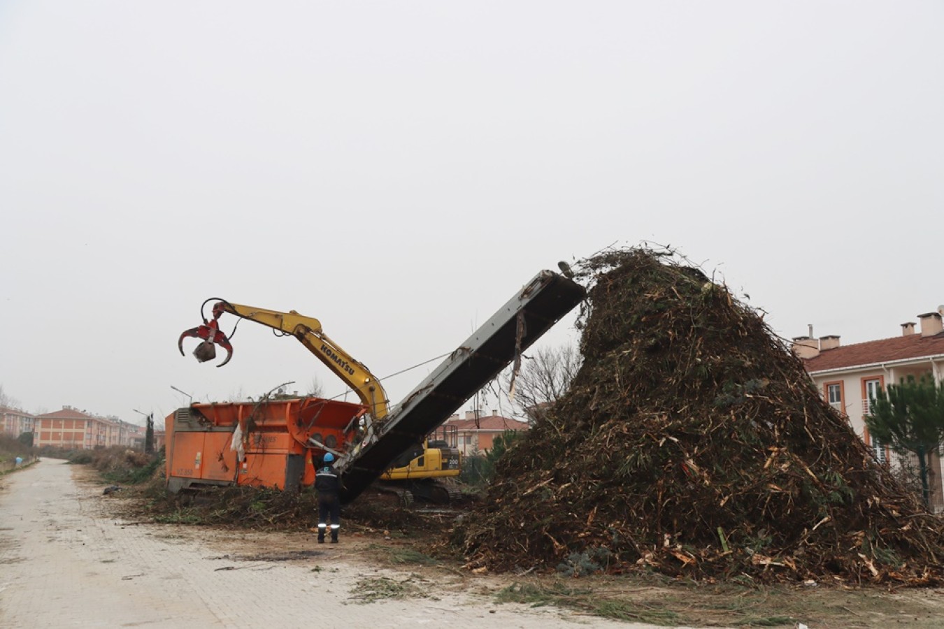 DAL VE AĞAÇ ATIKLARI GERİ DÖNÜŞÜME KAZANDIRILIYOR