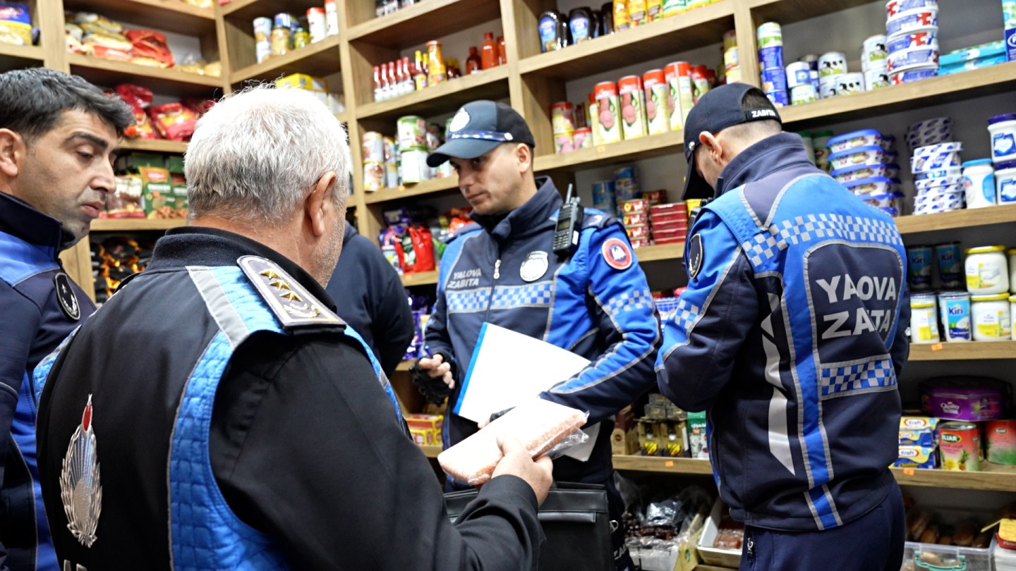 DENETİMLERDE UYGUNSUZ VE BOZULMUŞ GIDALAR ELE GEÇİRİLDİ