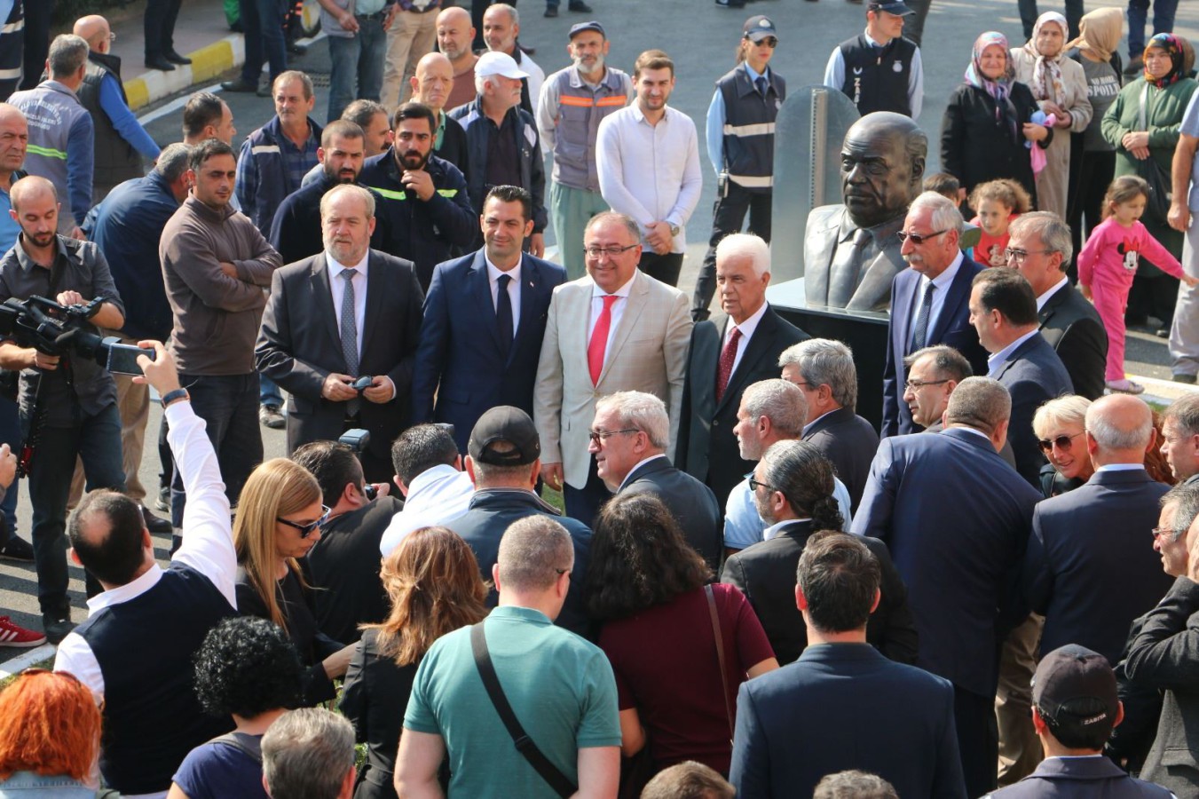 DENKTAŞ BÜSTÜ VE GİRNE CADDESİ AÇILIŞI YAPILDI