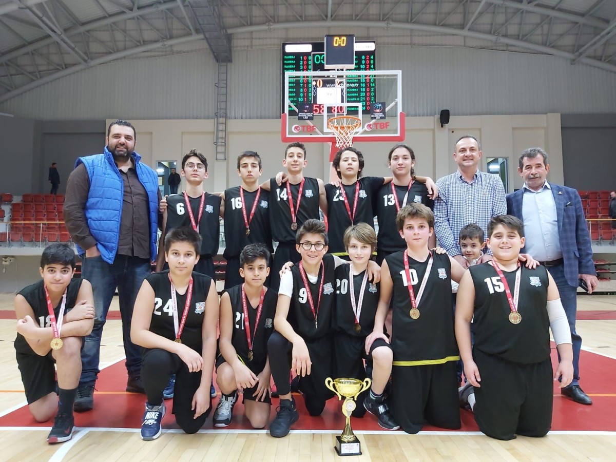 DEV ADAMLAR BÖLGE ŞAMPİYONASINA GİTMEYE HAK KAZANDI