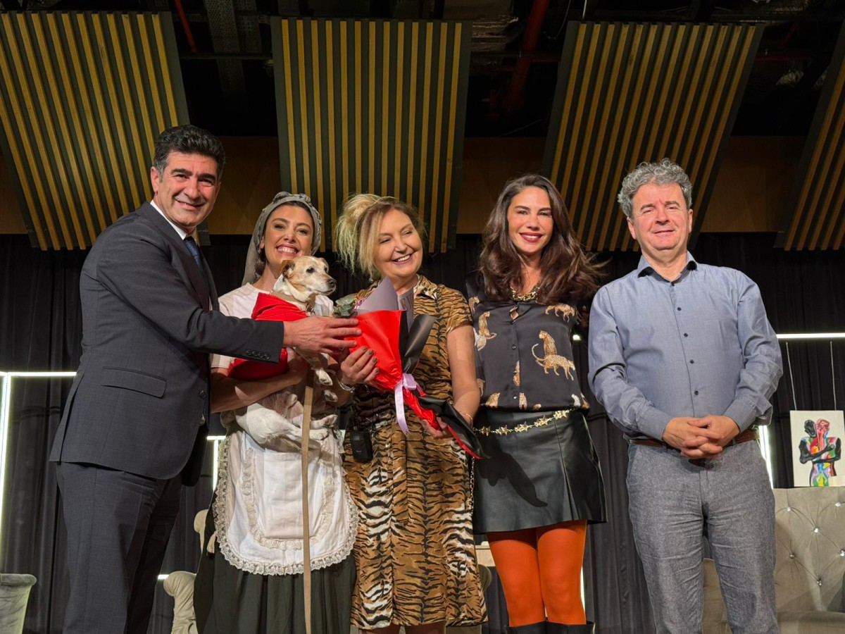 DOKTOR BANA BİR ÇARE OYUNU İZLEYİCİLERİ KAHKAHAYA BOĞDU